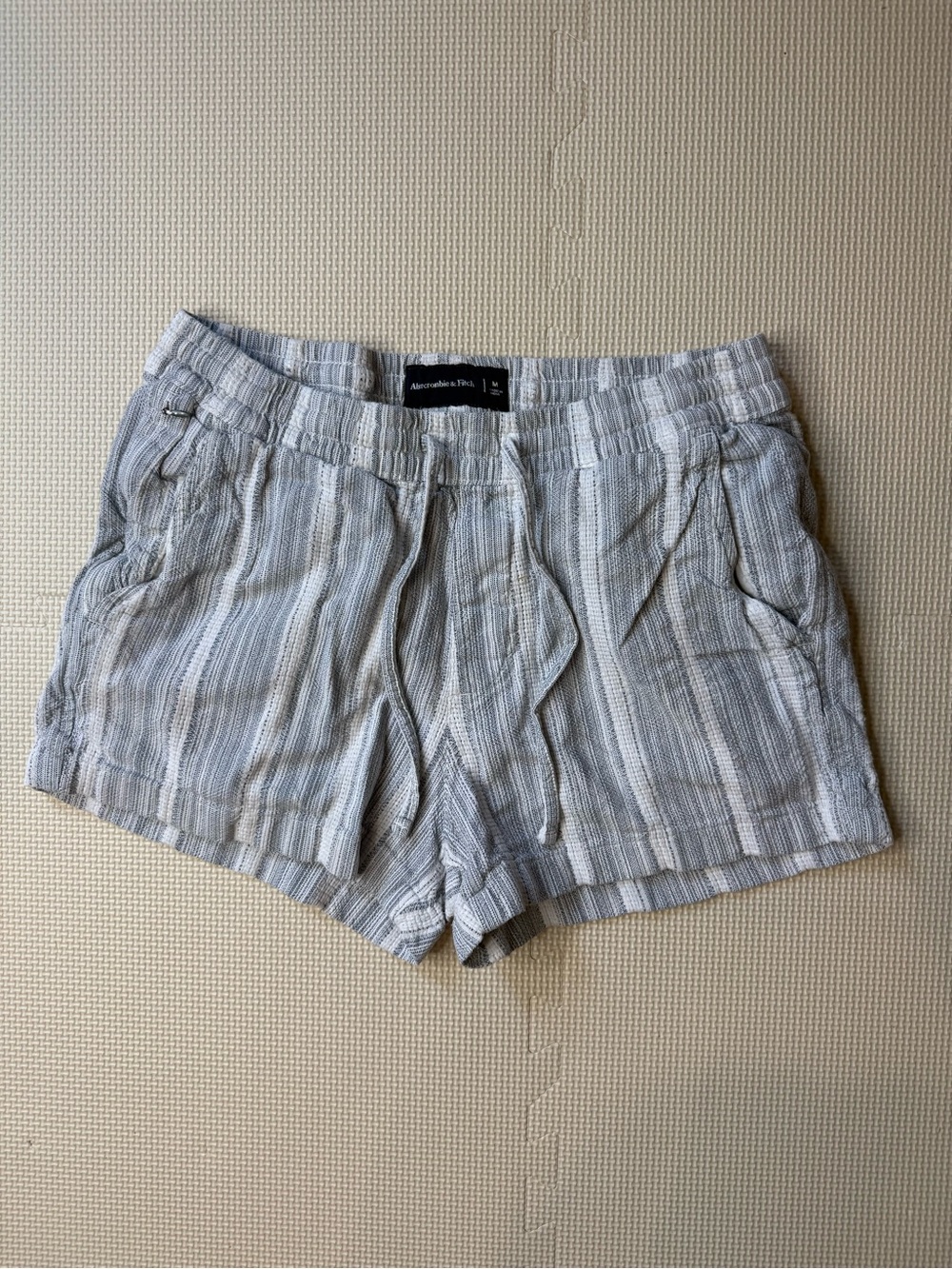 Abercrombie & Fitch Light Gray Striped Women's Drawstring Shorts